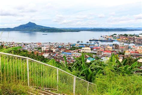 Tacloban – Travel guide at Wikivoyage.
